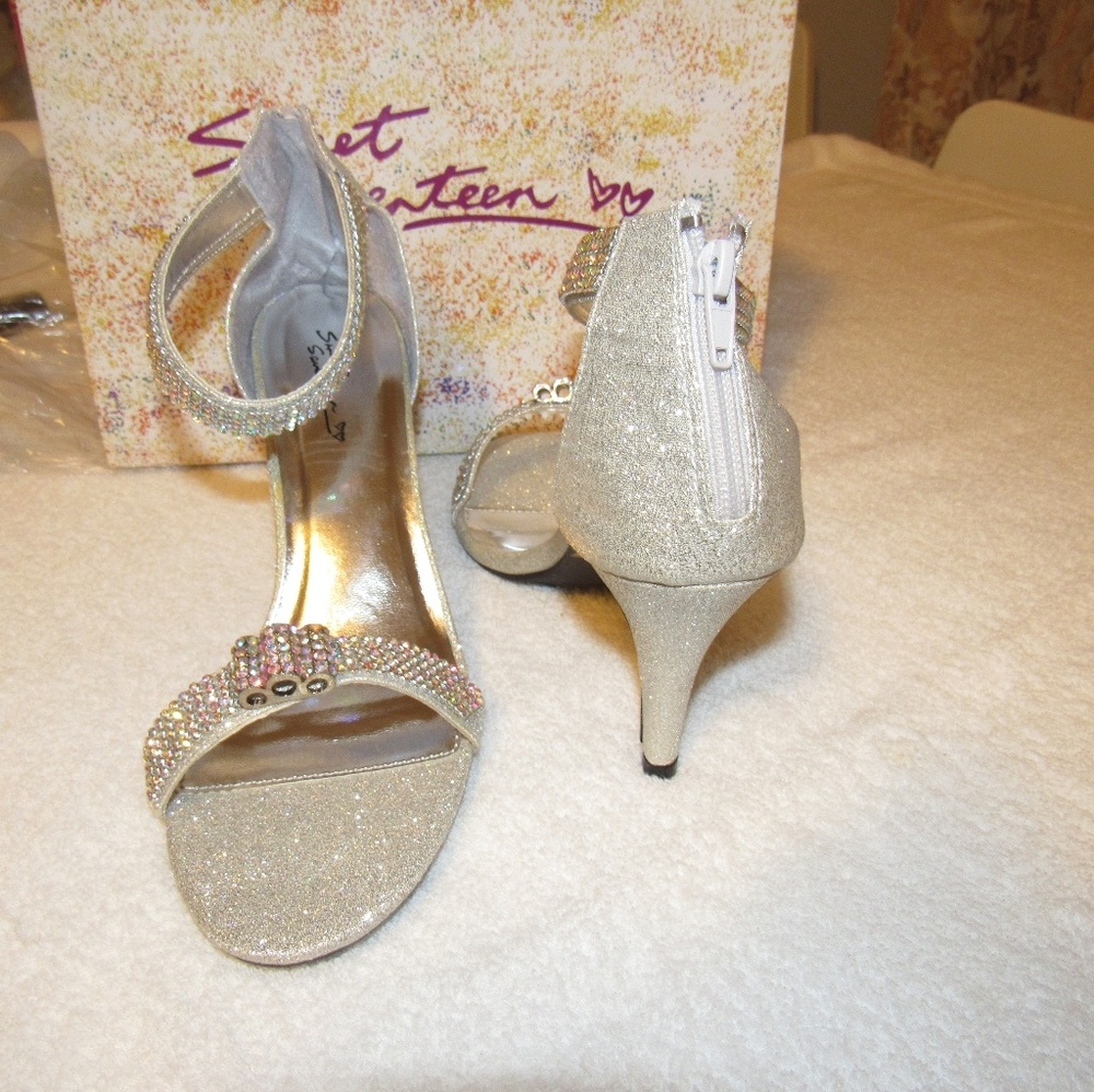Shoes - Picture 2 of 3